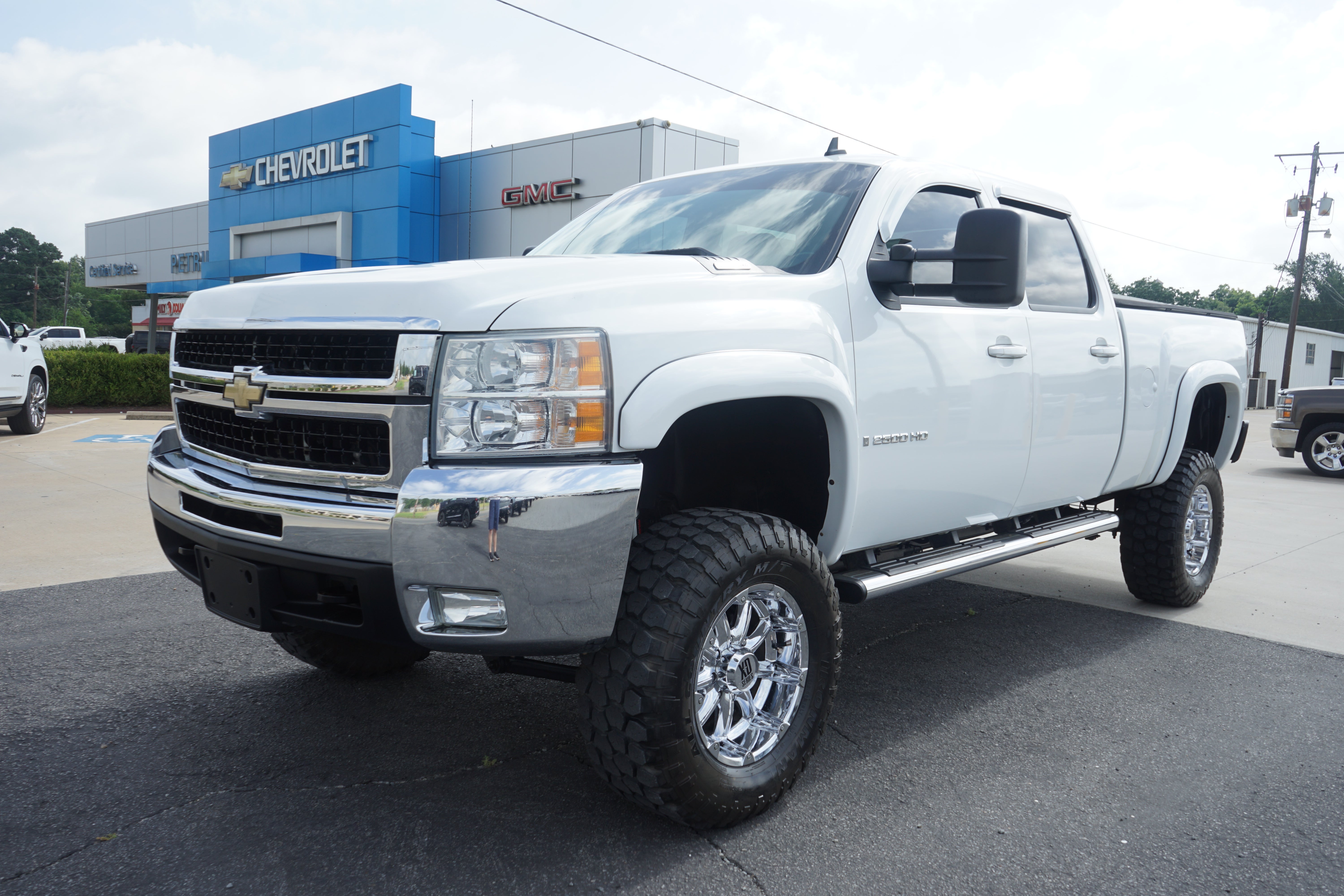 2007 Chevrolet Silverado 2500 HD LTZ in Summit White — front three-quarter view
